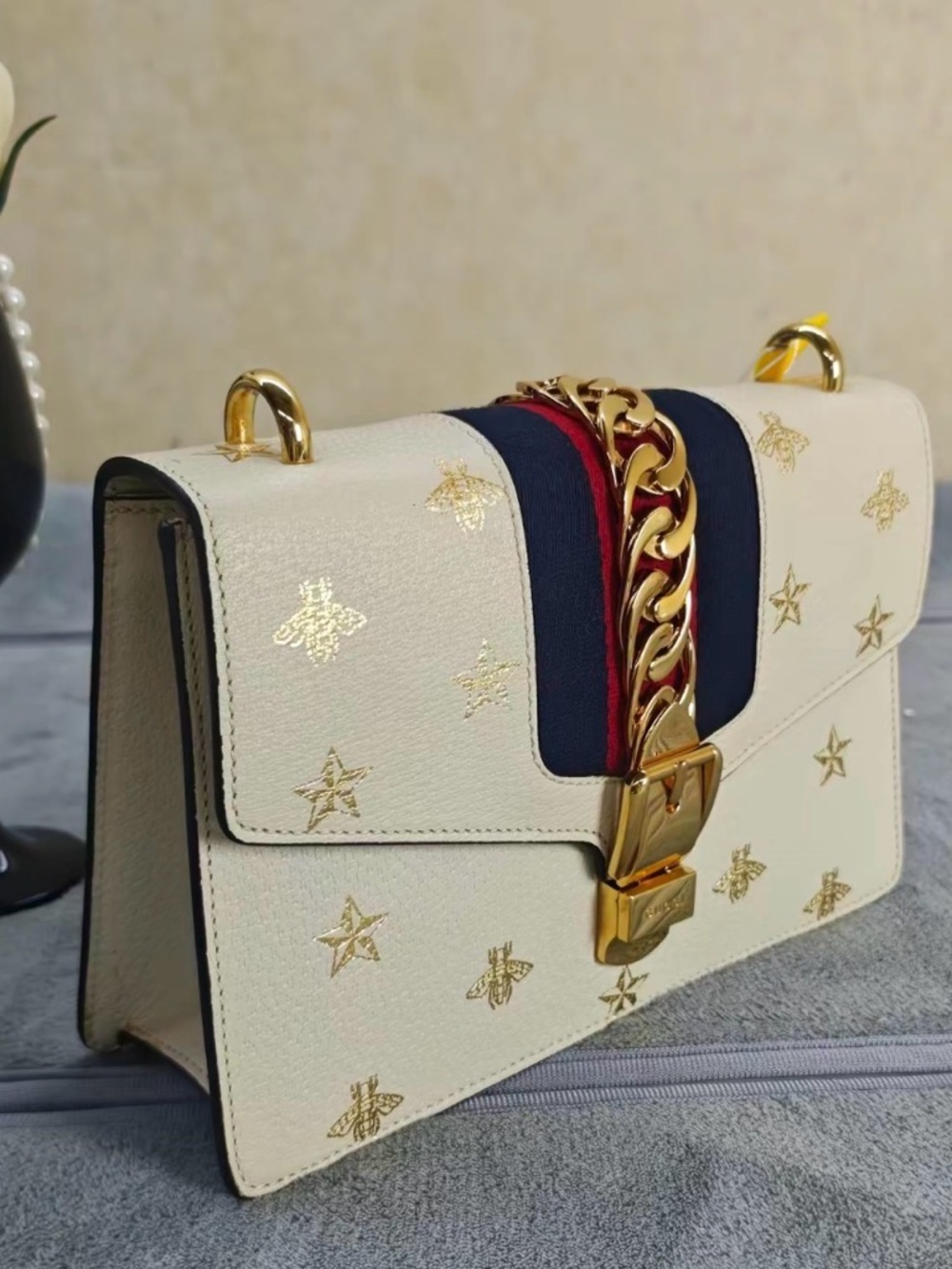 Gucci White Shoulder Bag with Navy & Red Web and Gold Hardware - Picture 2 of 7